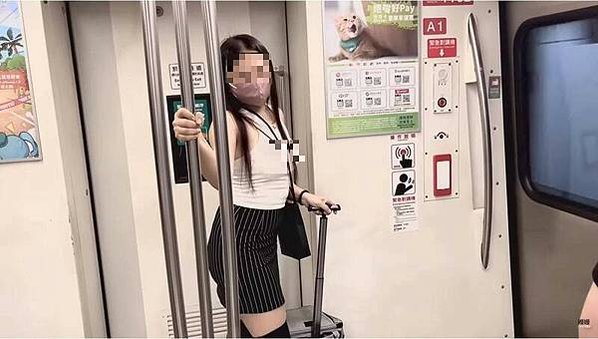 無肩帶胸罩/脫胸罩打卡/「無罩散步（不穿胸罩散步）」「胸罩」