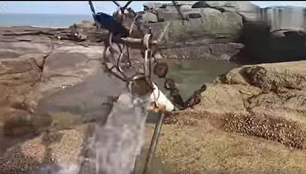 翻車-龍骨水車分為腳踏水車和手搖水車-龍骨水車是在三國時期所