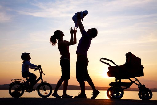 happy-family-silhouette-