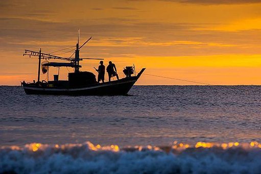 silhouette-fisherman-on-boat-in-sunset-huahin-arthit-somsakul