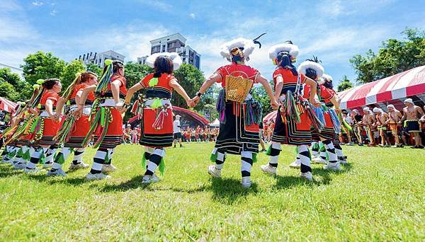桃園阿美族歲時祭儀-七罈酒祭，重現花蓮苓雅阿美豐年祭七罈酒敬
