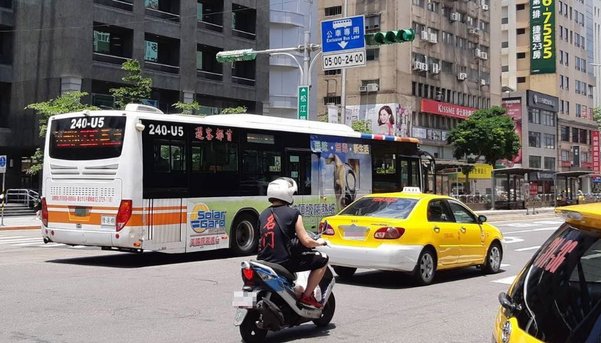台北公車廣告001.jpg