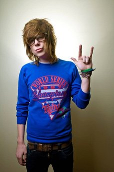 NeverShoutNever-01-big.jpg