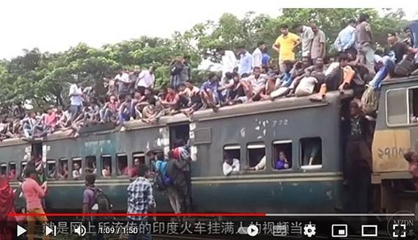 火車頂載客/巴基斯坦-孟加拉的火車，就連車頂也座無虛席，這般