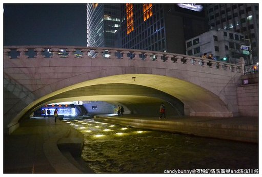 05.夜晚的清溪廣場and清溪川路.jpg