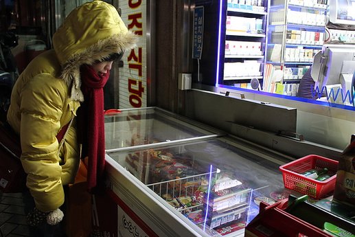 有人經國小雜貨店...就不停的要找某人和他說的&quot;草莓冰棒&quot;!!!!