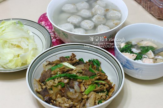 2015.03.12-虱目魚丸湯、炒高麗菜、羅宋牛肉炒麵.jpg