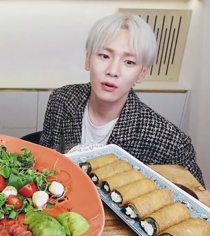 211004 SHINee Key Mukbang2.jpg