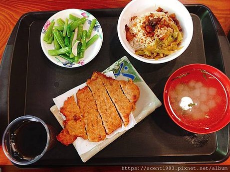 激推【半食記】高雄不便宜的「醉便宜日式便當」炸雞腿 虎掌飯 