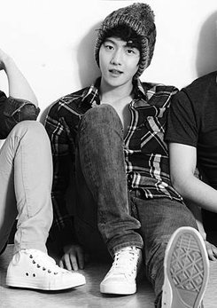 exo-k_baekhyun_hat_and_flannel_teaser-9958