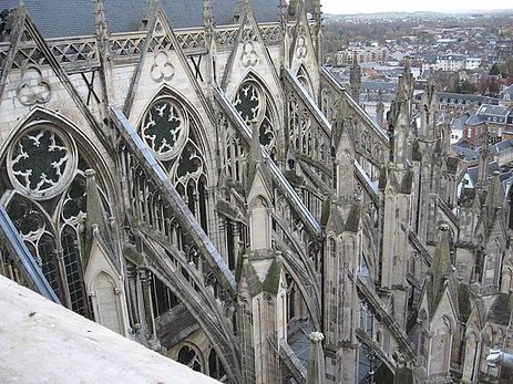 800px-Amiens_Cathédrale_Notre-dame_arc-boutant_sud-est_4.jpg