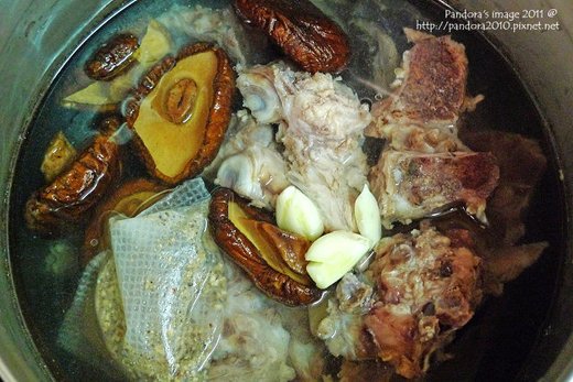 烏雞肉骨茶