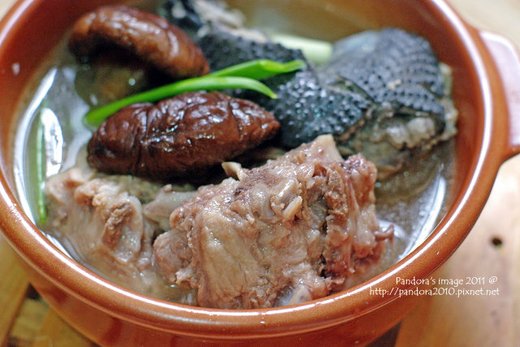 烏雞肉骨茶