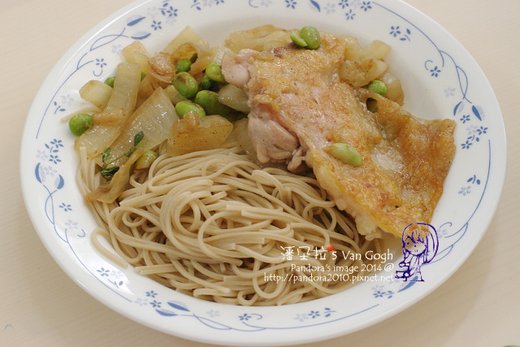 2014.05.08-午餐。洋蔥雞腿排+機能燕麥麵.jpg
