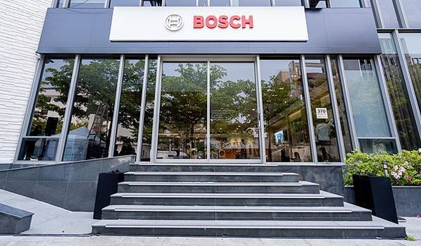 BOSCH深耕台灣市場多年，以嶄新樣貌，結合「家、生活、朋友」三設計元素，盛大開幕台中旗艦品牌體驗中心。