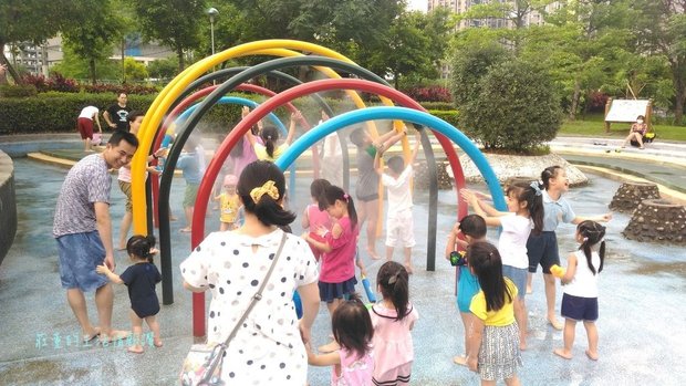 新莊親子戲水景點【塭仔底溼地公園】2023/6/18起透沁涼