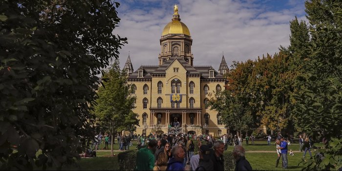 Notre Dame聖母大學 – 少數學術與體育表現皆亮眼的大學，並以商學院享譽全美