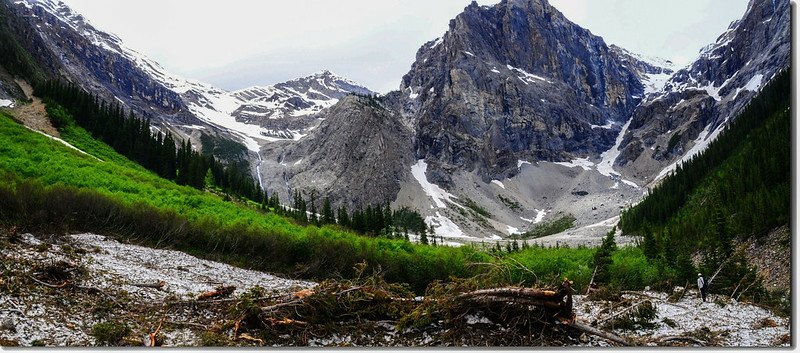 Emerald Basin resides beneath Presidential Mountains in Yoho National Park 2