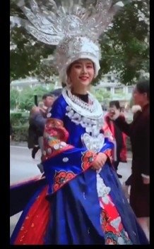 苗族女神像《仰阿莎》意為「清水姑娘」，是一首苗族長篇愛情敘事