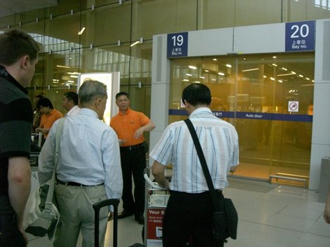 040Hotel link 搭車處.JPG
