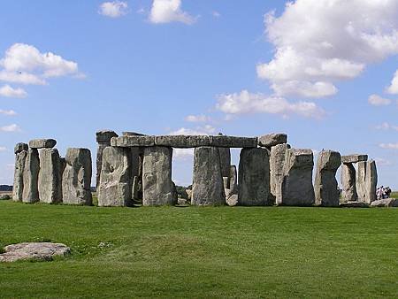 800px-Stonehenge2007_07_30