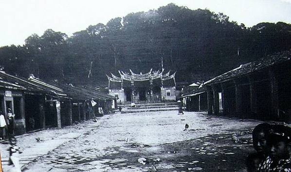 慈天宮創建於西元1835年，由北埔地區首墾戶姜秀鑾率眾執行興