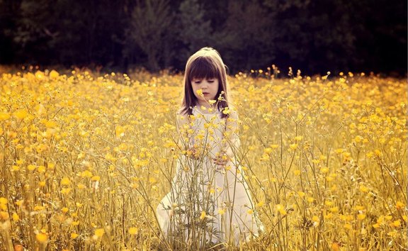 cute_child_in_a_flower_field-other