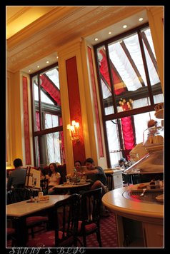 Sacher Cafe 1.jpg