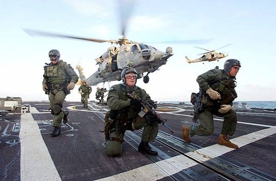 US_Navy_SEALS_fast_rope