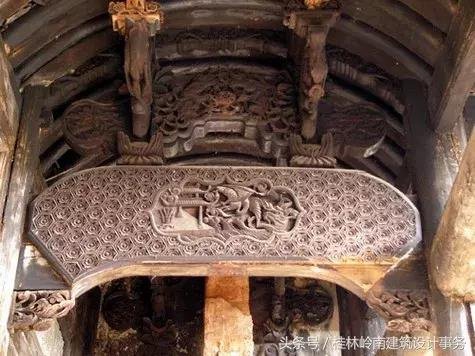 唐代宮廷寺院橫向平行的相鄰支柱的距離稱為「間」，縱向相鄰支柱