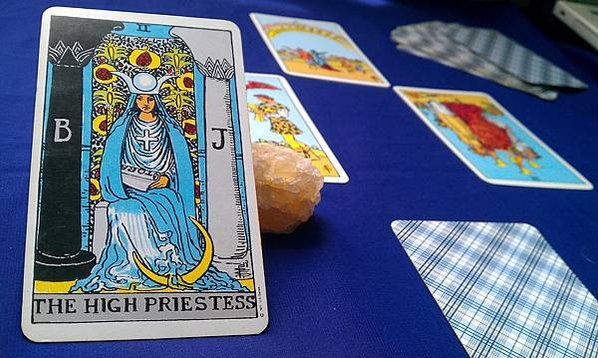 high-priestess-g65c1225ba_1920