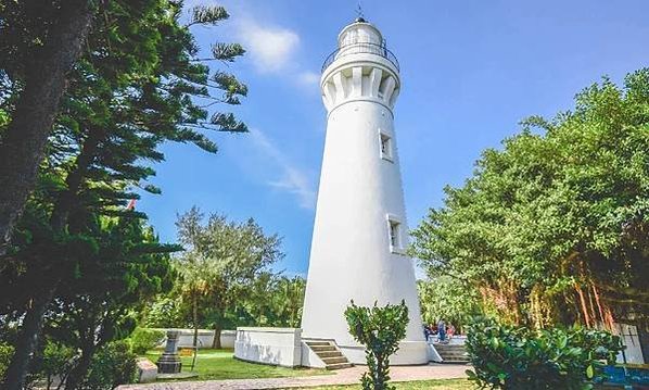 白沙岬燈塔（1898年建）國定古蹟-1901年啟用-塔身為雙