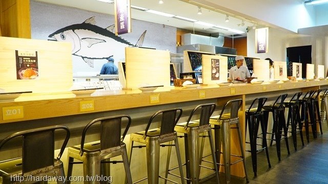 土狗樂市內壢家樂福店用餐區