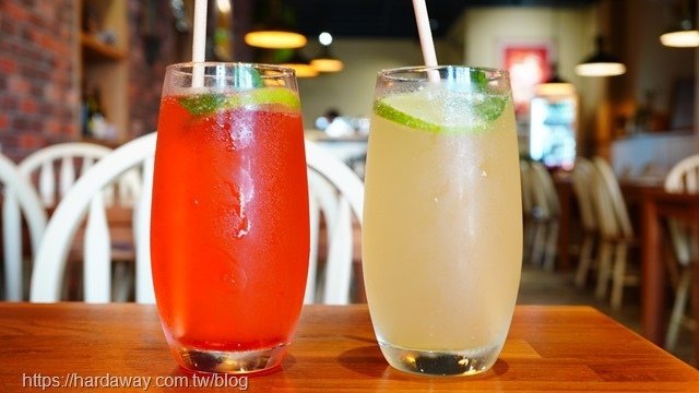 莓果檸檬氣泡飲跟甜橙檸檬氣泡飲
