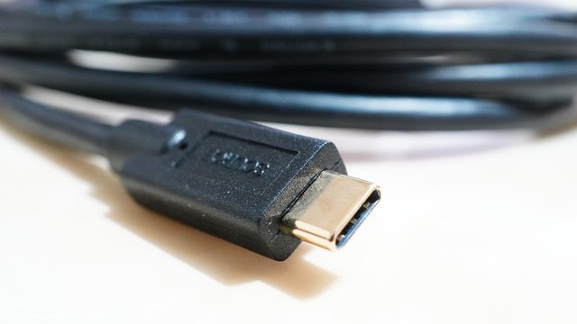 支援三螢幕顯示轉接線