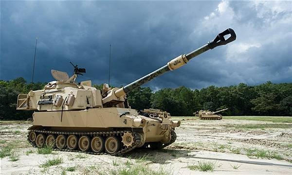 M109A6自走砲/國軍方換裝新型火砲 敲定近300億元採購