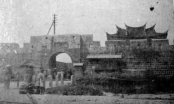 甕城-台北城北門/「瀛壖寶藏」、「巖疆鎖鑰」/甕城城郭額銘「