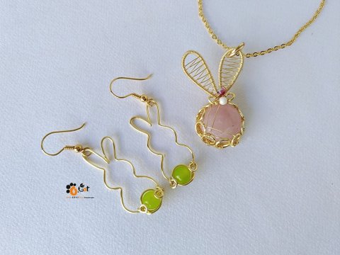 111-2_04兔兒飾品組_耳環和項鍊.jpg