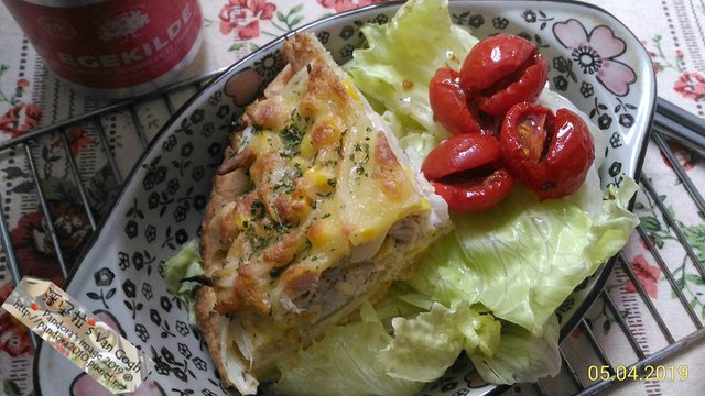 2019.05.04-起司鮪魚派、萵苣+油封蕃茄、(丹麥伊克萊Egekilde)水果香氛氣泡礦泉水-覆盆子.jpg