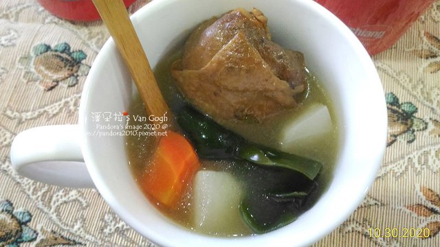 2020.10.30-紅白蘿蔔海帶芽味噌湯 + 滷棒棒腿.jpg