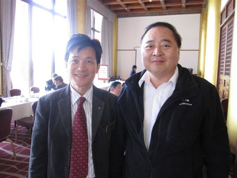 李世河和地震所主任(2011.4.8)IMG_2231.JPG