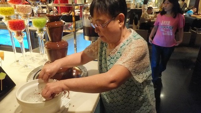 環保阿嬤女兒登琪爾做按摩香格里拉午茶趣 036