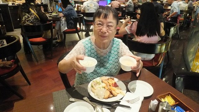 環保阿嬤女兒登琪爾做按摩香格里拉午茶趣 025