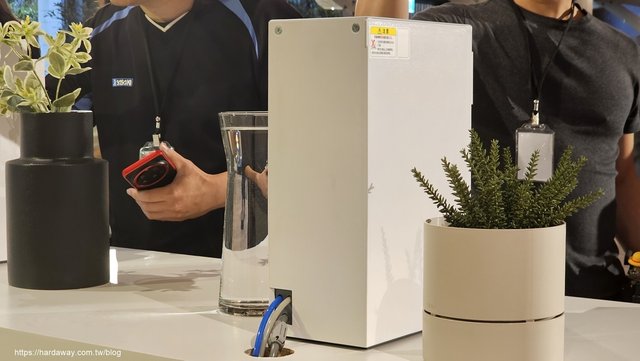 LG PuriCare桌上型瞬熱飲水機WD210MN跟桌上型淨水器WD110MN