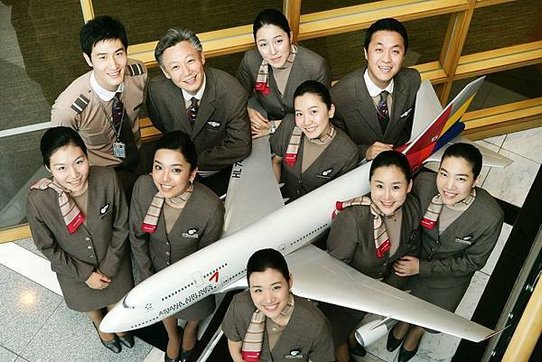 Asiana Airlines stewardess_08