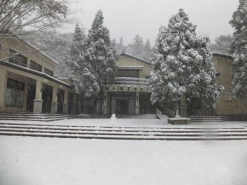 東眼山雪花版遊客中心~~