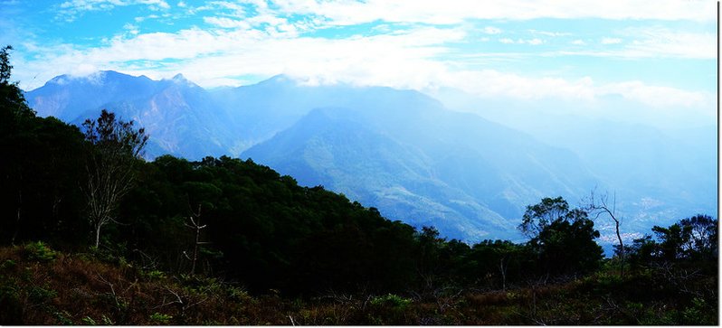 卓武山下東南眺群山 1