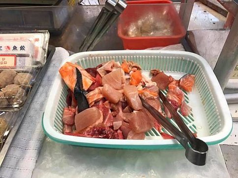 [刁妤燒] 北投石牌黃昏市場＊物美價廉生魚片＊壽司店