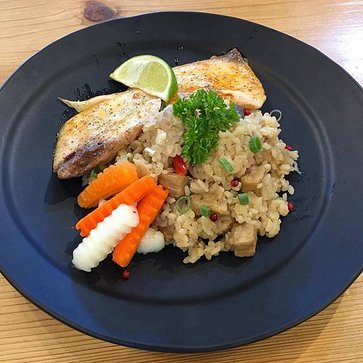 台東Mahimahi 好漁日煎魚佐香菇烘飯