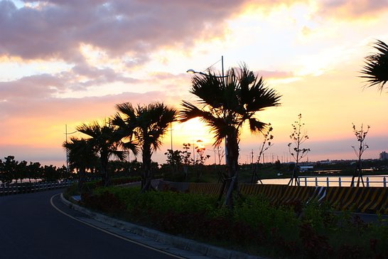 大鵬灣自行車道的日落美景(拍攝地點--嘉蓮小棧旁).jpg